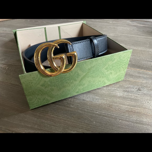 Women’s new in box Gucci belt. Black leather with gold-color double GG buckle. - Picture 10 of 10